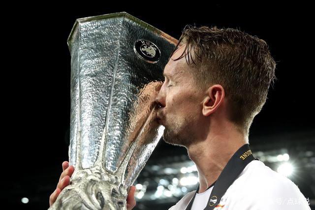 利拉德41分雄鹿逆转胜快船 森林里险胜开拓者